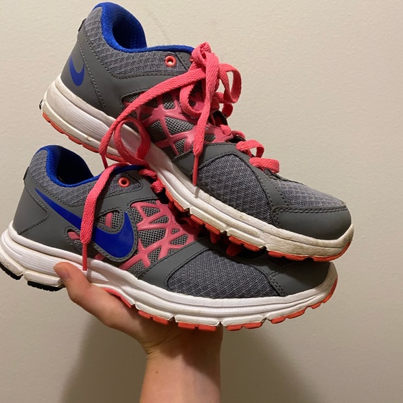 nike tennis shoes - Picture 7 of 8